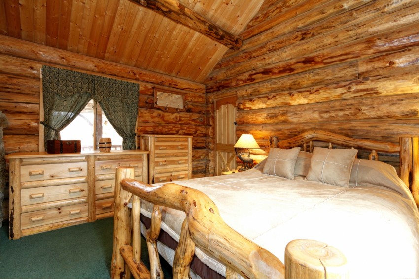 Деревянная спальня: инструкция по отделке и подбору стиля интерьера (90 фото)
